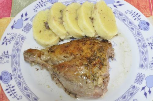 Kachna na česneku s bramborovým knedlíkem  – Snadné Česko recept, zvládnete za 60 - 90 minut